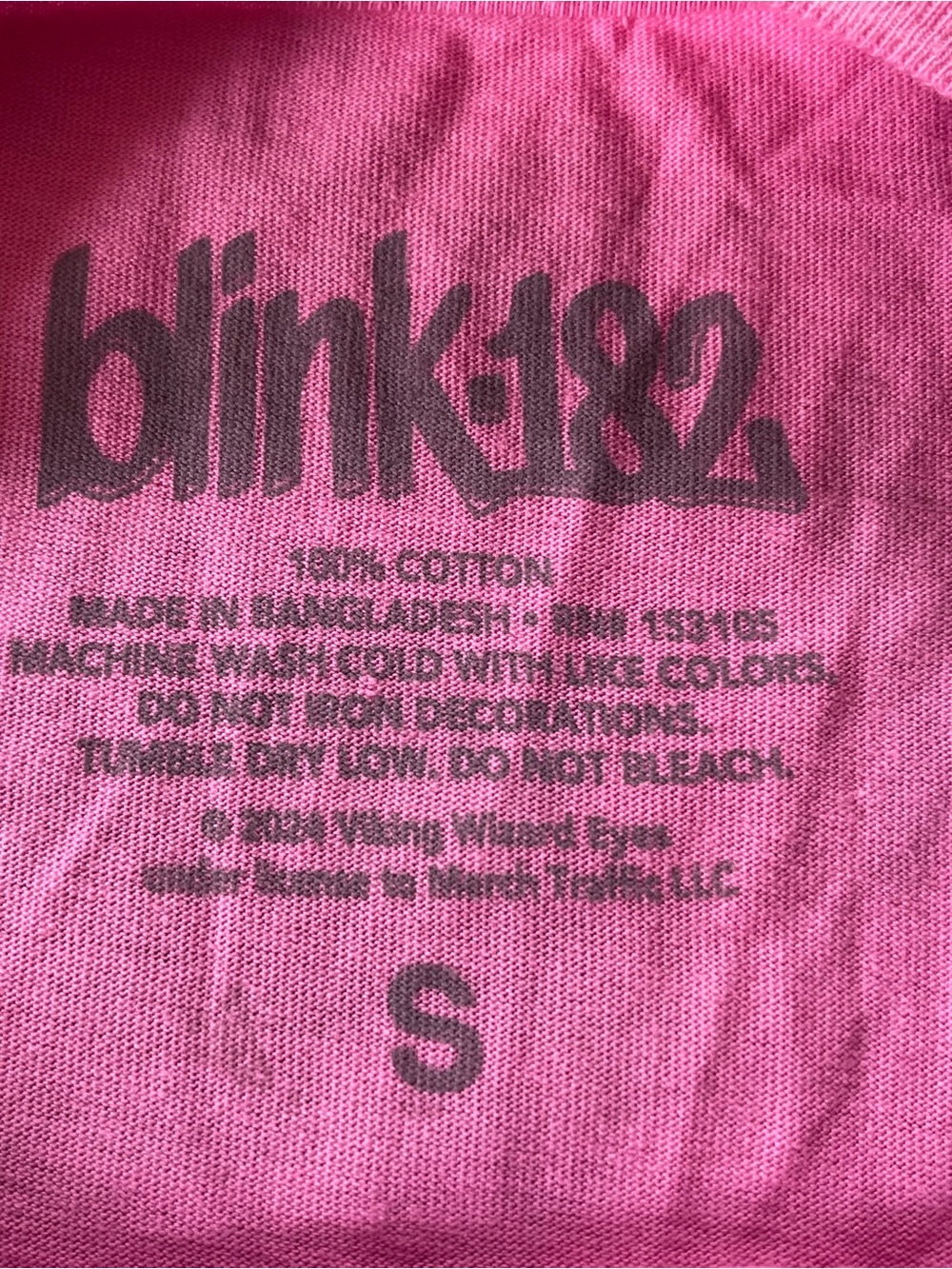 Blink-182 T-Shirt in Pink - Picture 3 of 5